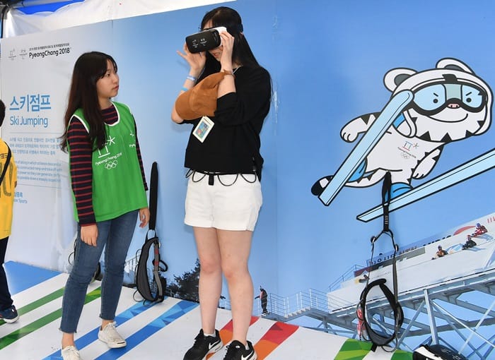 A visitor tries VR ski jumping at the '88 Olympic Bridge' promotional booth at the Yeouido Hangang Park in Seoul on Sept. 23.