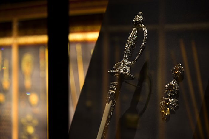 A sword decorated with 911 pieces of rose cut diamonds (left) and a brooch with 369 diamonds were inherited by Augustus III of Poland (1696-1763) from his father Augustus II the Strong (1694-1733).