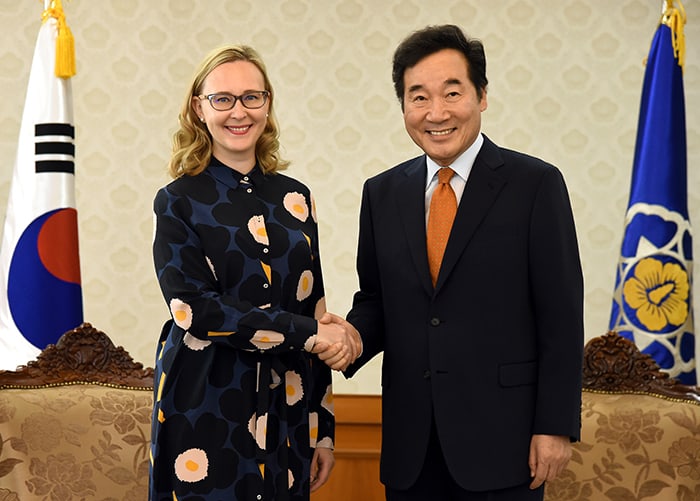 Maria Lohela (left), speaker of the parliament in Finland, visits Prime Minister Lee Nak-yon at the Government Complex Seoul on Sept. 13. (Prime Minister’s Office)