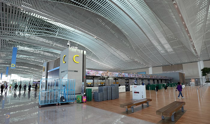 Thanks to a closer transportation hub and the introduction of state-of-the-art technology in terms of passenger transit, Incheon International Airport's Terminal 2 is ready to offer faster and more convenient departure, arrival and transfer services.
