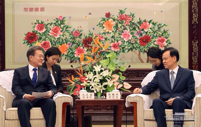 President Moon Jae-in (left) holds a meeting with Chen Miner, the governor and Communist Party secretary of Chongqing, in Chongqing, China, on Dec. 16