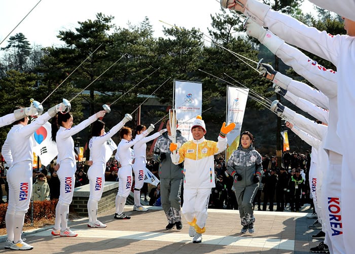 171226_olympicflame_4.jpg