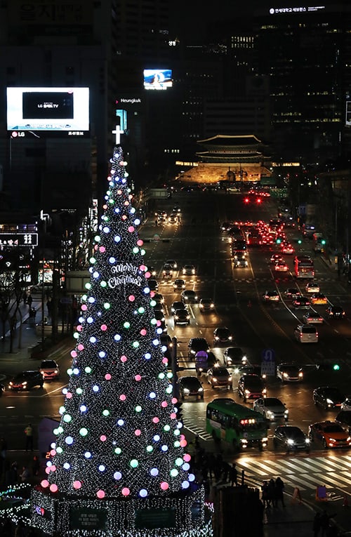 The 25-meter Christmas tree at Seoul Plaza is lit up until Jan. 7, 2018.
