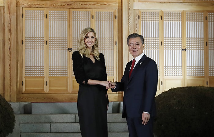 Ivanka Trump (left), assistant to U.S. President Donald Trump, poses for a photo with President Moon Jae-in at the entrance to the Sangchunjae Hall at Cheong Wa Dae on Feb. 23.