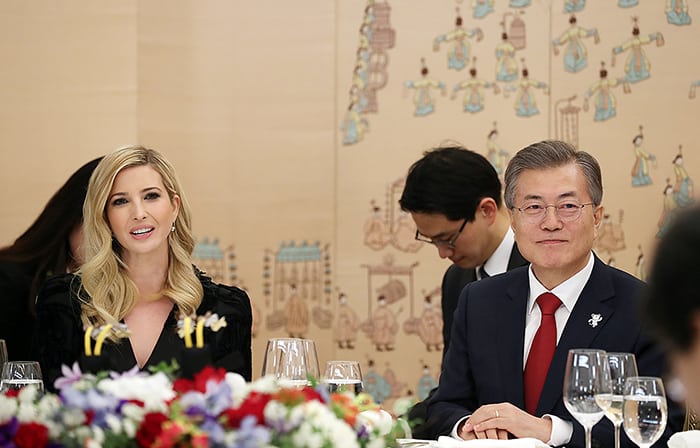 Ivanka Trump (left), assistant to U.S. President Donald Trump, and President Moon Jae-in attend a dinner at the Sangchunjae Hall at Cheong Wa Dae on Feb. 23.