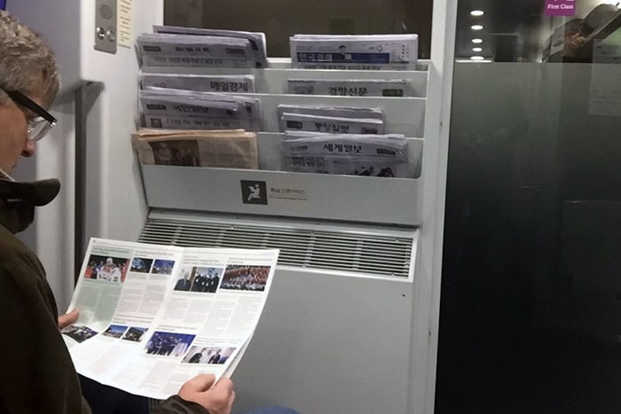 A non-Korean passenger onboard the high-speed KTX Gyeonggang Line to Pyeongchang reads Korea.net's recent Olympic supplement. (Korea.net reader).