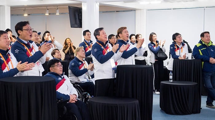 Paralympians and Minister of Culture, Sports and Tourism Do Jongwhan watch a video showing the highlights of the Games on March 17 during Paralympic Team Night at Korea House at the Gangneung Olympic Park in Gangneung.