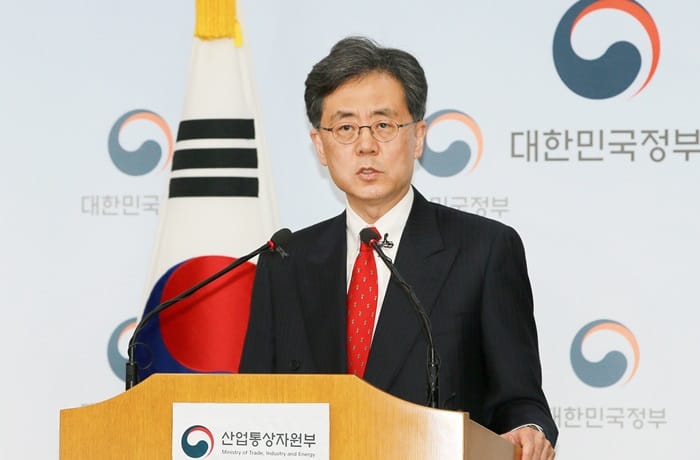 Minister for Trade Kim Hyun-chong briefs the press on the negotiations that took place concerning the revision of the Korea-U.S. FTA and U.S. steel tariffs, at the Government Complex-Seoul in Jongno-gu District, Seoul, on March 26. (Ministry of Trade, Industry and Energy)