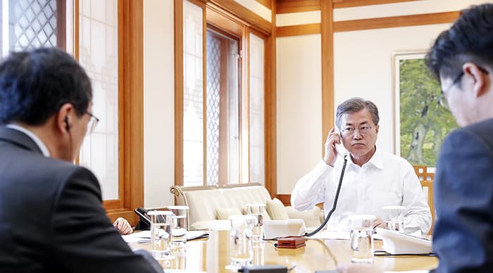 President_Moon_Japan_US_PhoneTalks_01.jpg