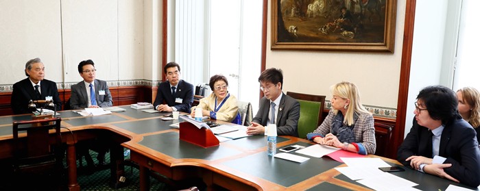 The ‘comfort woman’ victim, Lee Yong-soo (fourth from the left), testifies about the misery of her suffering during the ’’Comfort Women’ Victim's Suffering’ hearing held in the House of Commons chamber in Paris on March 8. (Gwangmyeong City Hall)