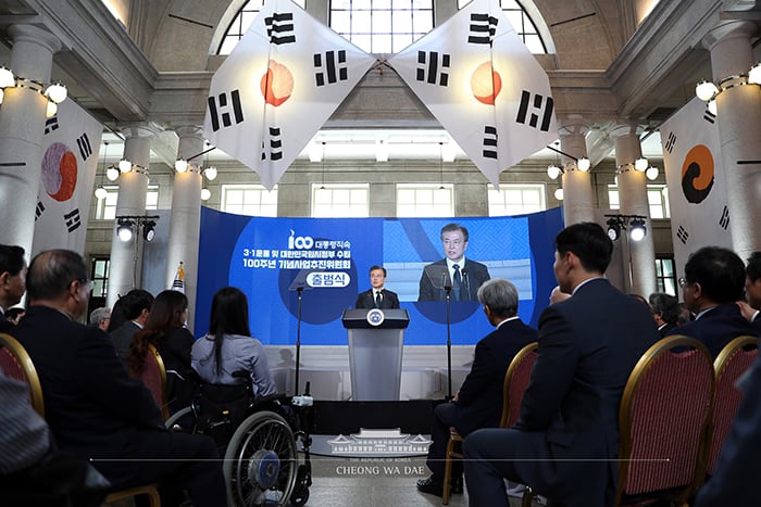 On July 3, President Moon Jae-in speaks during a ceremony to launch a preparatory committee for events that will commemorate next year’s 100th anniversary of the March First Independence Movement and the establishment of a provisional government in exile in protest of colonial rule. The ceremony took place at the Culture Station Seoul 284 in Jung-gu District, Seoul.