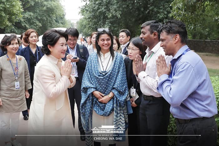 First lady Kim Jung-sook greets people at Humayun's Tomb in Delhi.