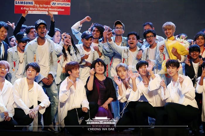 First lady Kim Jung-sook poses for a photograph with the participants of an annual K-pop contest held in the Siri Fort Auditorium in New Delhi on July 9.