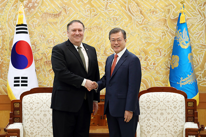 U.S. Secretary of State Mike Pompeo (left) and President Moon Jae-in shake hands before their meeting at Cheong Wa Dae on Oct. 7. (Cheong Wa Dae)