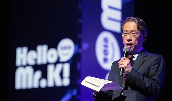 김태훈 해외문화홍보원장이 25일 충남대 정심화홀에서 열린 찾아가는 문화공연 ’2018 헬로, 미스터 케이(Hello, Mr. K!)’ 에 참석해 인사말을 하고 있다.