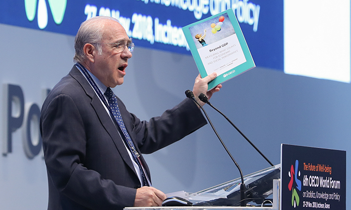 Secretary-General of the Organization for Economic Co-operation and Development (OECD) Jose Angel Gurria gives a keynote address at the 6th OECD World Forum on Statistics, Knowledge and Policy in Songdo Convensia Center, Incheon, on Nov. 27.