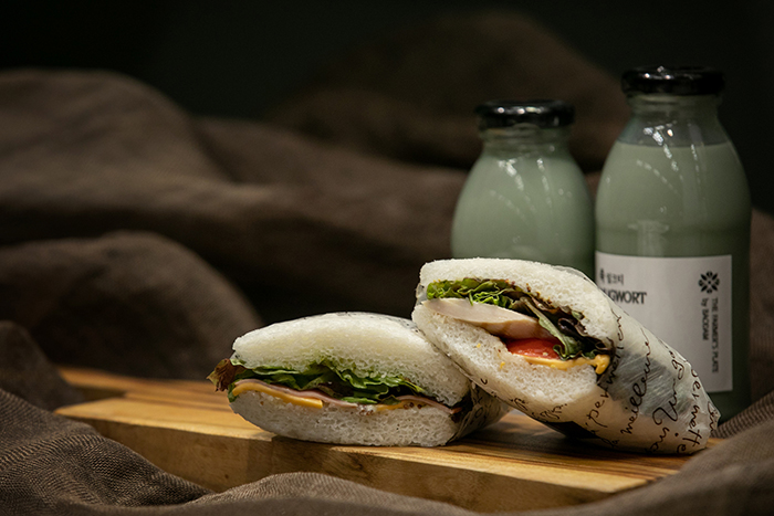 The above sandwich is made of rice cake instead of white bread. It goes particularly well with soy bean yogurt.