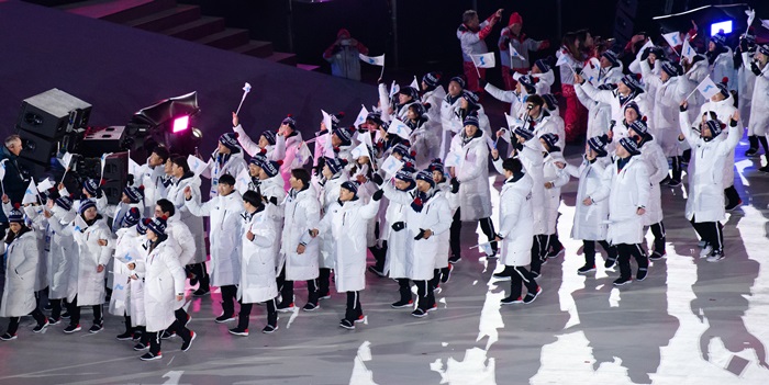 Athletes from both South and North Korea on Feb. 9 march together during the opening ceremony of the PyeongChang 2018 Olympic Winter Games at PyeongChang Olympic Stadium in Pyeongchang-gun County, Gangwon-do Province. (Hyoja-dong Studio)