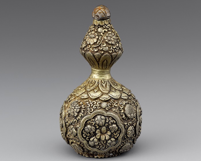 The “Gilt-silver Gourd-shaped Bottle” from the 12th century, made using a carving technique popular during the Goryeo period, is on display at the exhibition “Goryeo: the Glory of Korea” in Seoul.