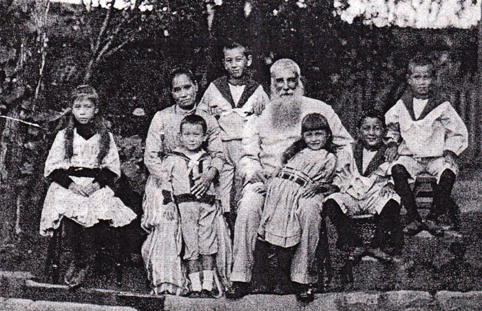1890년에 촬영된 조지 루이스 쇼의 가족사진.