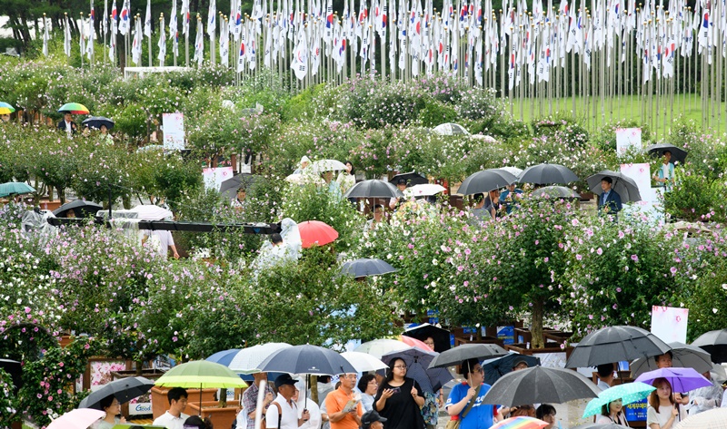 A celebratory ceremony marking the 74th National Liberation Day on Aug. 15 is held at the Independence Hall of Korea in Cheonan, Chungcheongnam-do Province, for the first time since 2004. The slogan for this year
