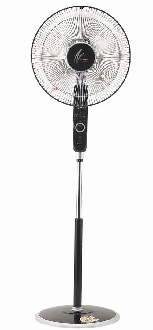 To prevent users from getting hit by the fan blades, Shinil applies a child-lock to its 'smart touch safety' electric fans.