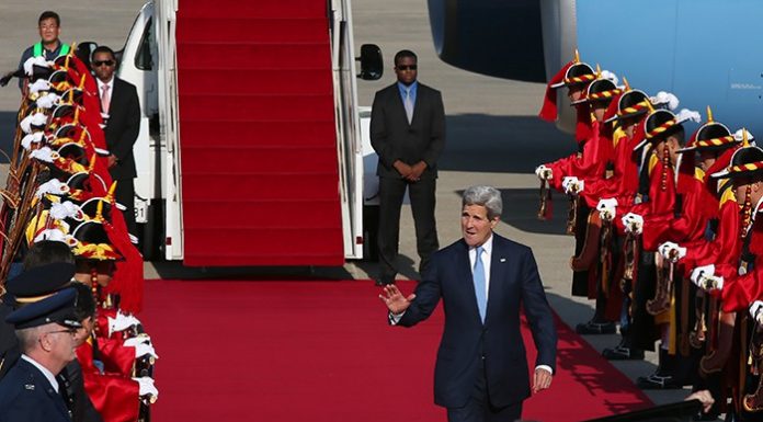 President_Park_John_Kerry_04.jpg