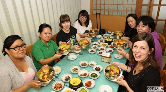 Bibimbap_students_L.jpg