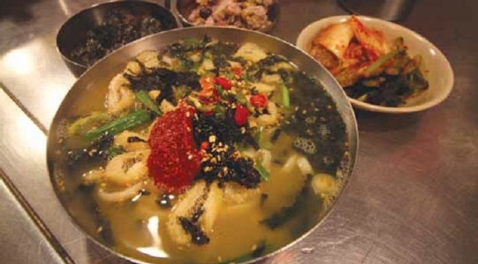 Seoul_Alley_Kalguksu_01.jpg