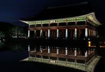 Gyeongbokgung_night_opening_01.jpg