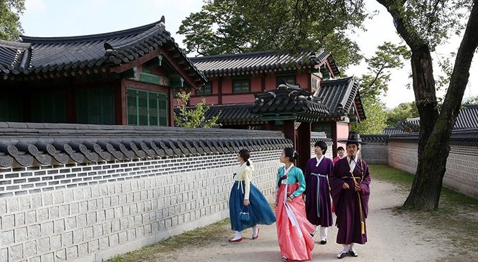Hanbok_Joseon_Palace_o1.jpg