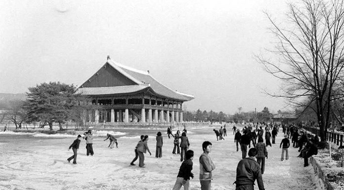 Gyeongbok_1975.jpg