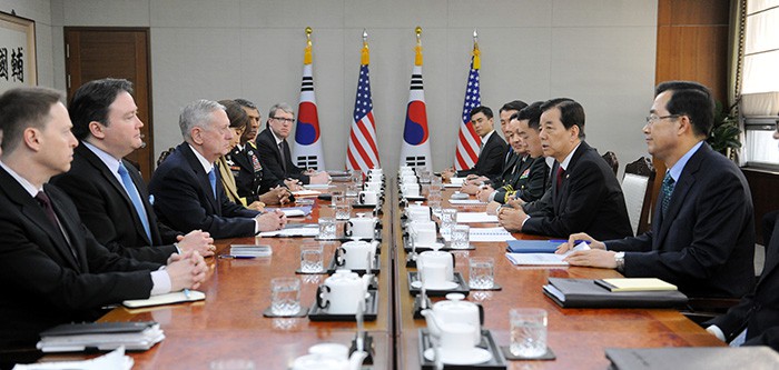 U.S. Secretary of Defense James Mattis and Minister of National Defense Han Minkoo discuss the two governments’ will to strengthen the bilateral alliance, joint response capabilities to North Korean nuclear weapons issues, and the future direction of cooperation between the two, in Seoul on Feb. 3.