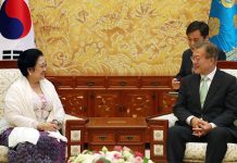 President Moon meets with former Indonesian president 170530_koreaindonesia_art1.jpg
