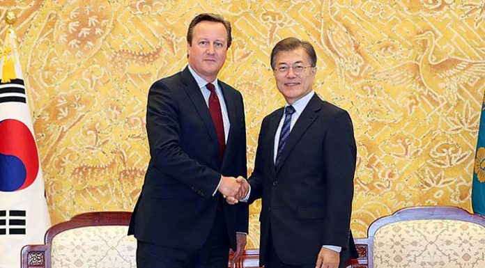 President Moon meets former British PM President Moon meets former British PM 170705_presmooncameron_art1.jpg