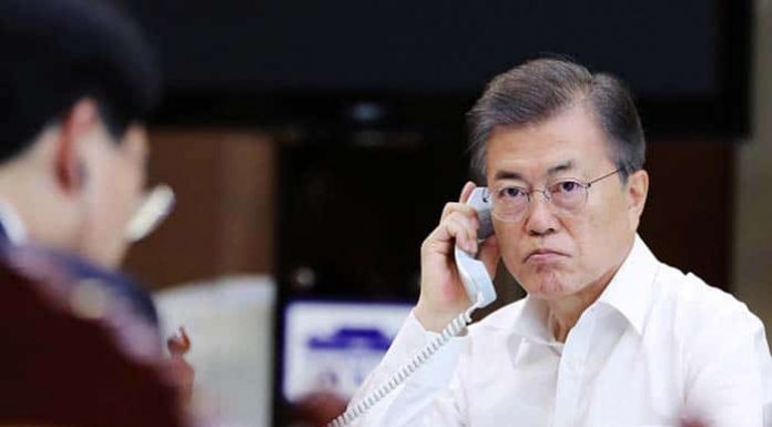 President_Moon_Phone_Japanese_PM_01.jpg