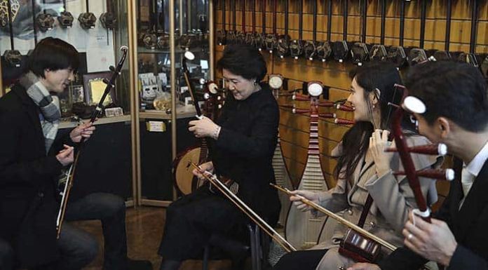 ‘Just like erhu strings, I hope for Korea and China to join in harmony’: first lady 171214_kimjungsook_art3.jpg