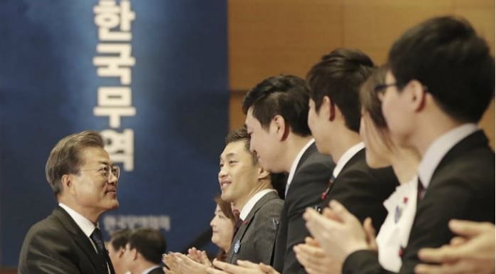 Korea to see USD 1 trillion in trade, 3% growth: president 172105_CWD_trade_L1.jpg