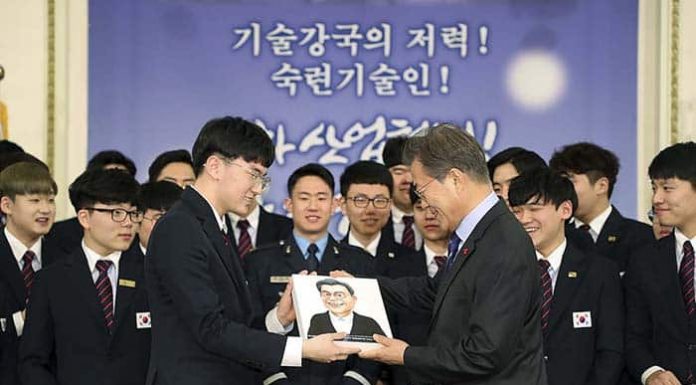 President Moon greets national WorldSkills team Abudabi_Winning_01.jpg