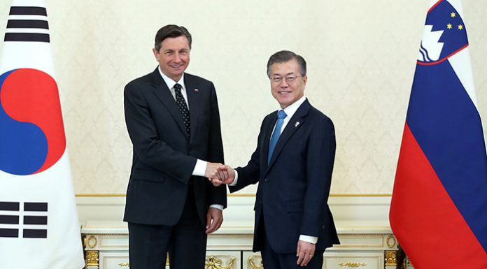 Korea_Slovenia_Summit_0220_01.jpg