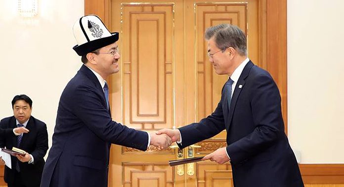 President Moon welcomes 5 new ambassadors New_Ambassadors_Korea_0201_04.jpg