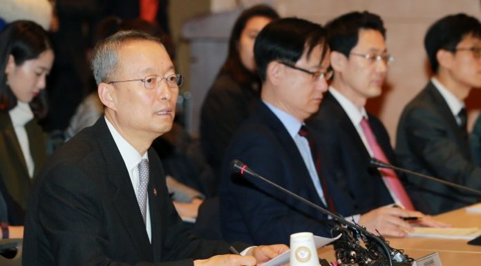 Korea responds forcefully to US steel tariffs 180309_tariff_700.jpg