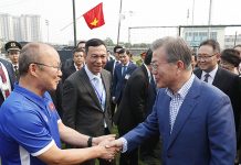 President Moon begins Vietnam itinerary First_day_Vietnam_01.jpg