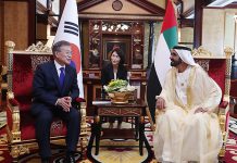 President Moon meets with Dubai ruler Korea_Dubai_summit_01.jpg