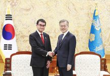 President Moon meets with Japanese foreign minister 180412_Moon_japan_article.jpg