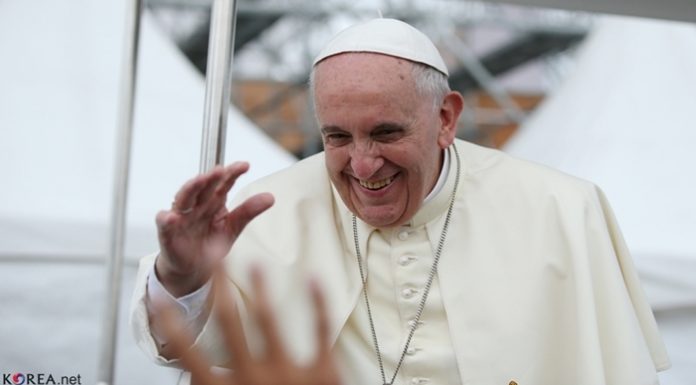Pope hails commitment from two Korean leaders 180430_papa_in.jpg