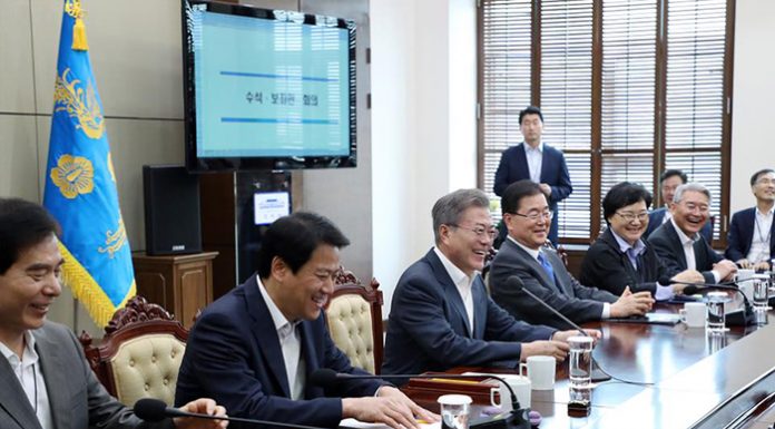 President Moon calls declaration ‘historic start for new Korea’ Meeting_0430_President_01.jpg