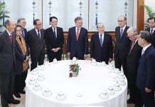 President_Moon_0412_Luncheon_01.jpg