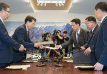 Two Koreas agree to study inter-Korean railway 700_20180627.jpg