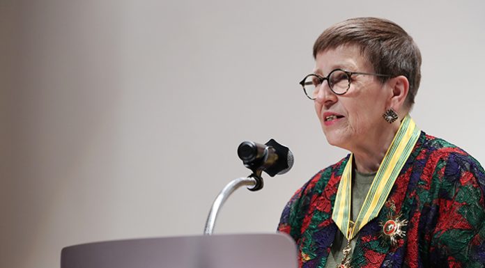 Governmental writer wins Peony Prize elizabeth_180629_article_01.jpg